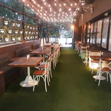 Hotel Utsav Deluxe Pune Eksteriør bilde