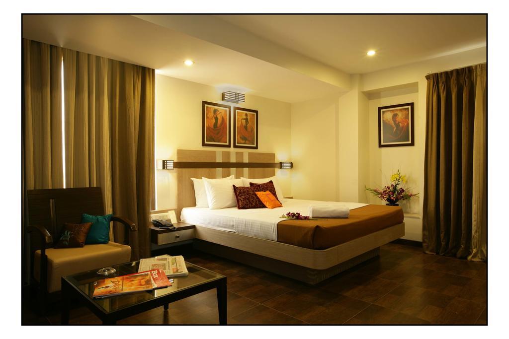 Hotel Utsav Deluxe Pune Eksteriør bilde